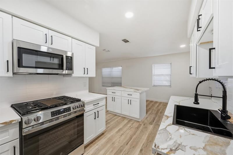 203 Evelyn Street, DeSoto TX 75115 - Photo 5