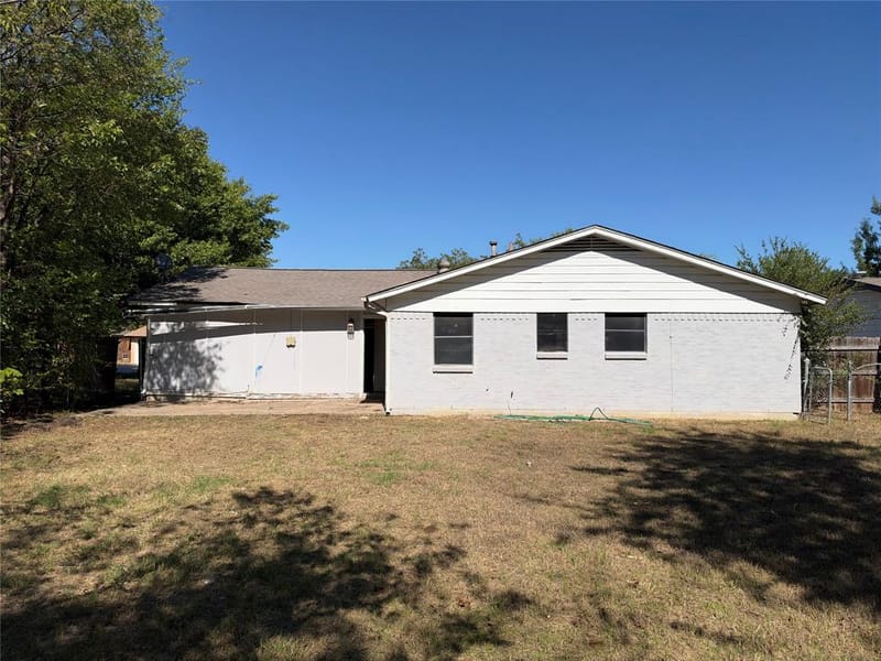 127 Wanda Way, Burleson TX 76028 - Photo 2