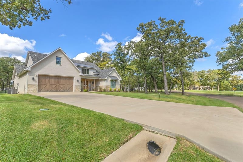 239 Colonial Drive, Mabank TX 75156 - Photo 2