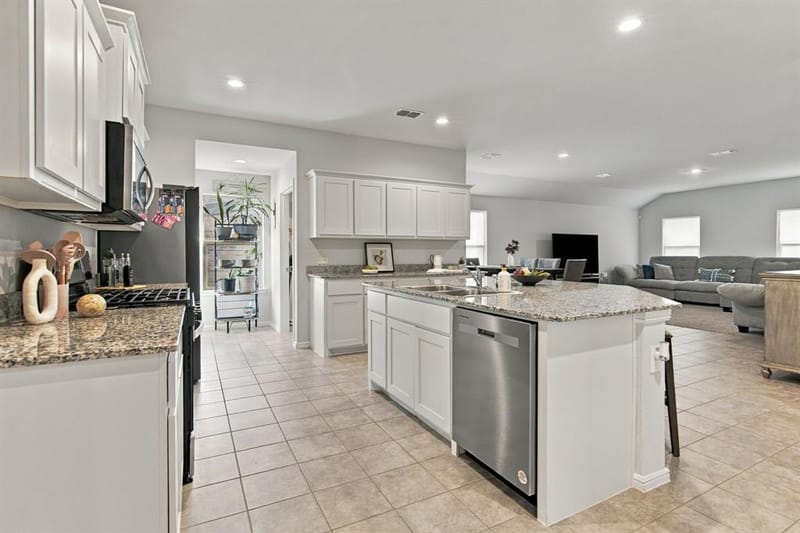7933 Twin Forks Drive, Fort Worth TX 76131 - Photo 5