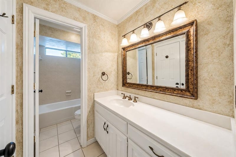 610 Shallow Creek Drive, Oak Leaf TX 75154 - Photo 16