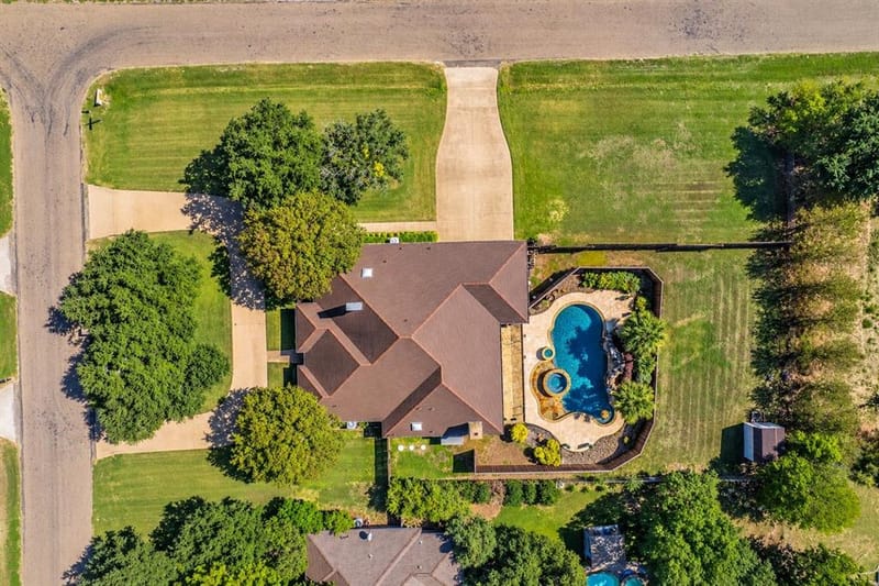 610 Shallow Creek Drive, Oak Leaf TX 75154