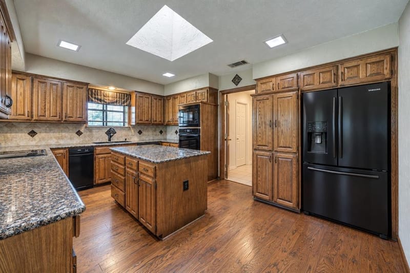 610 Shallow Creek Drive, Oak Leaf TX 75154 - Photo 18