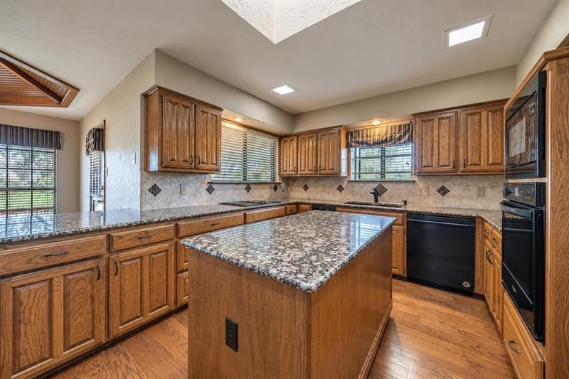 610 Shallow Creek Drive, Oak Leaf TX 75154 - Photo 19