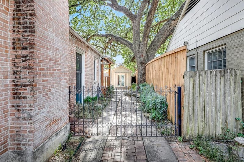 5411 Stoneleigh Avenue, Dallas TX 75235 - Photo 3
