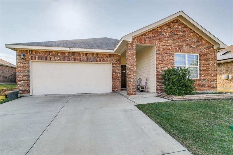 540 S Heights Drive, Crowley TX 76036 - Photo 2