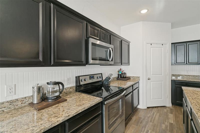 540 S Heights Drive, Crowley TX 76036 - Photo 8