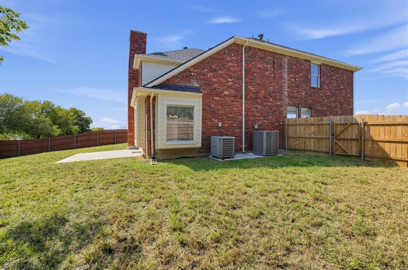 6408 Canyon Lake Drive, Dallas TX 75249 - Photo 3