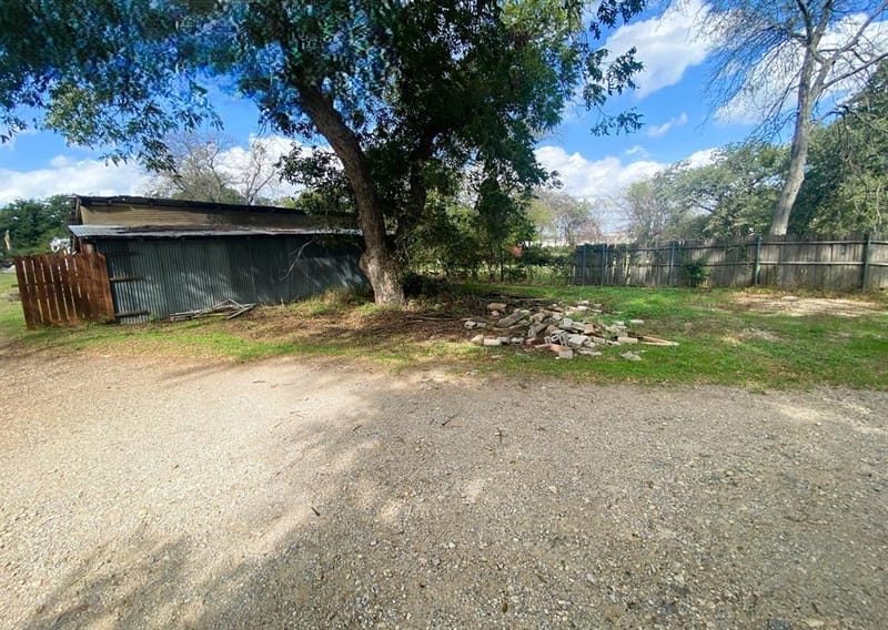 2424 Handley Drive, Fort Worth TX 76112 - Photo 17