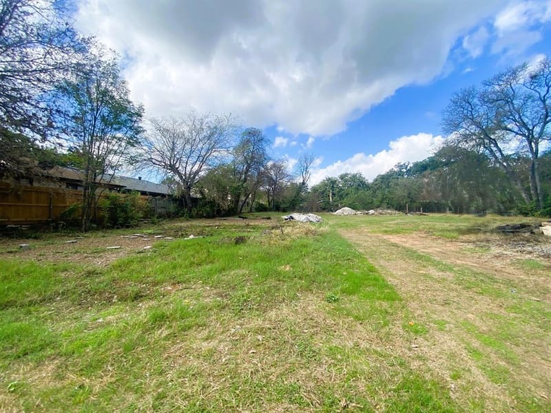 2424 Handley Drive, Fort Worth TX 76112 - Photo 20