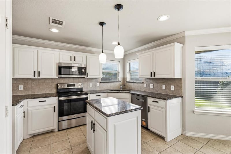 2122 Valley Drive, Weatherford TX 76087 - Photo 8