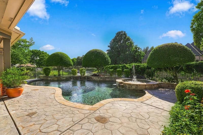 2104 Sutton Place, Plano TX 75093 - Photo 2