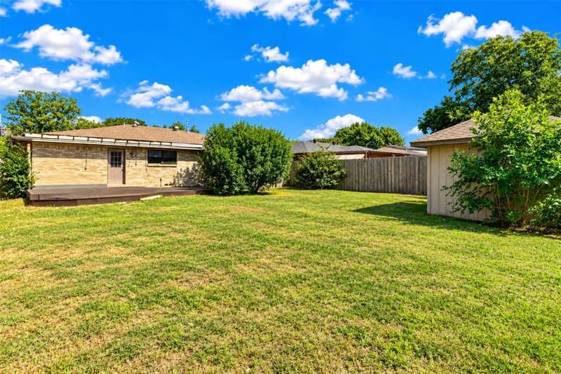 8642 Barclay Street, Dallas TX 75227 - Photo 14