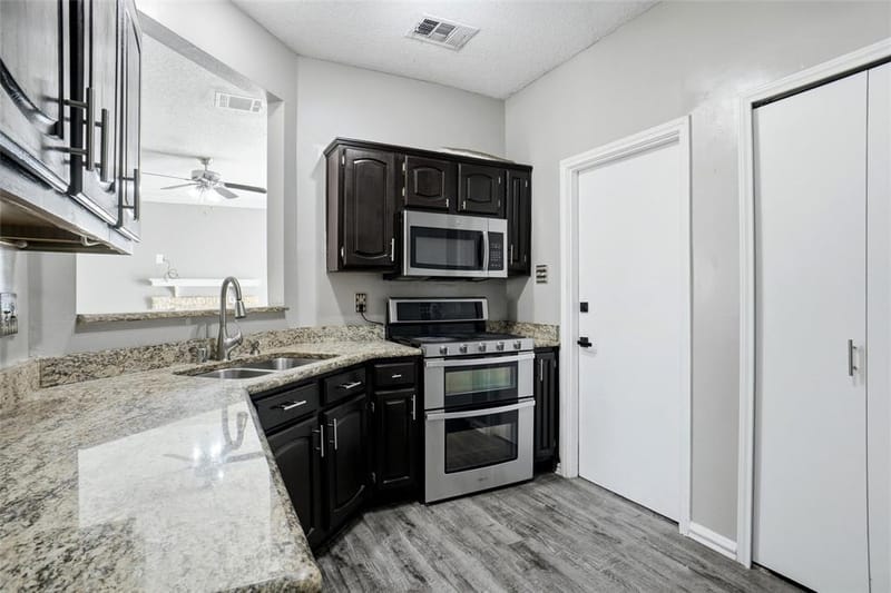 2136 Falcon Ridge Drive, Carrollton TX 75010 - Photo 9
