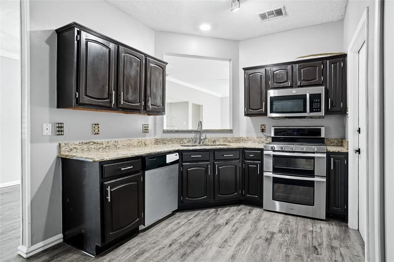 2136 Falcon Ridge Drive, Carrollton TX 75010 - Photo 10
