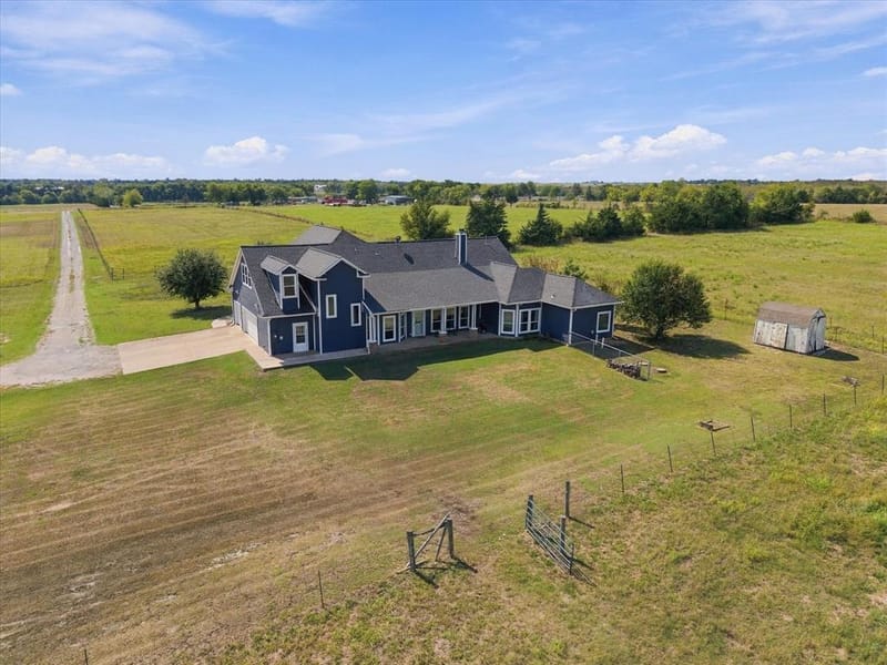 250 County Road 1006, Wolfe City TX 75496 - Photo 35
