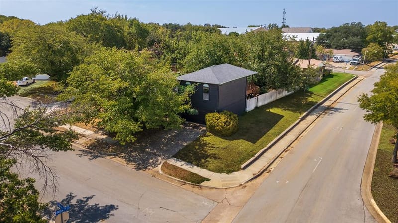 206 Sixpence Lane, Euless TX 76039 - Photo 2