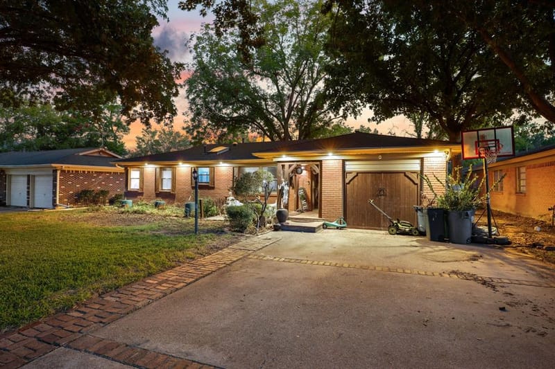 5420 Mallory Drive, Haltom City TX 76117 - Photo 2