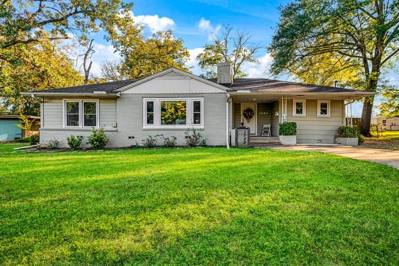 3040 E Houston Street, Paris TX 75460