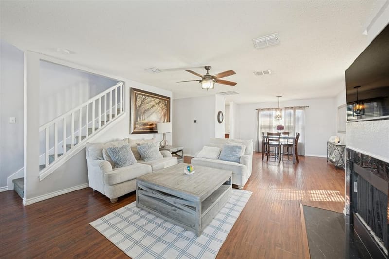 220 Sunset Oaks Drive, Fort Worth TX 76112 - Photo 6