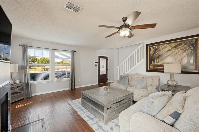 220 Sunset Oaks Drive, Fort Worth TX 76112 - Photo 5