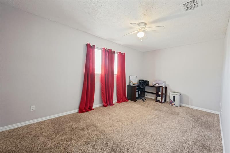 220 Sunset Oaks Drive, Fort Worth TX 76112 - Photo 18