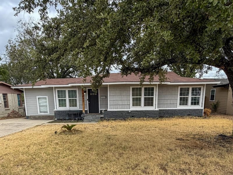 5433 Greenlee Street, Fort Worth TX 76112