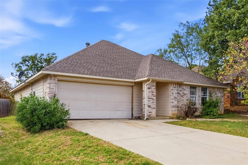 917 Chase Lane, Denton TX 76209 - Photo 2