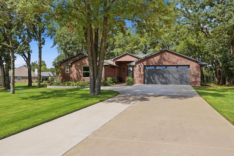 215 Modoc Trail, Lake Kiowa TX 76240 - Photo 2
