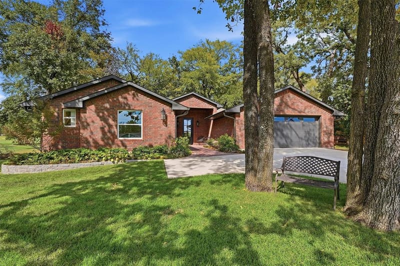 215 Modoc Trail, Lake Kiowa TX 76240 - Photo 3