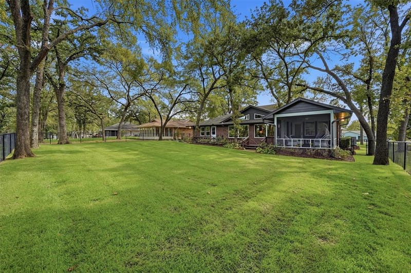 215 Modoc Trail, Lake Kiowa TX 76240 - Photo 33