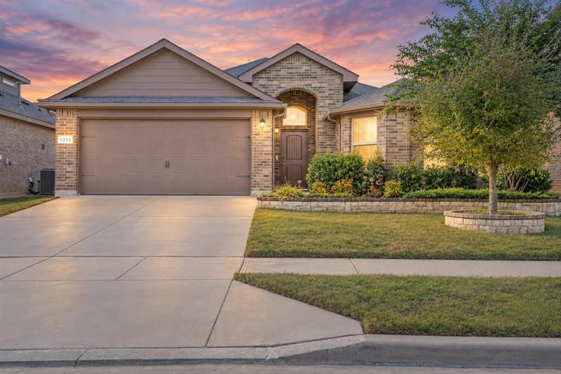 4225 Tollcross Lane, Fort Worth TX 76123