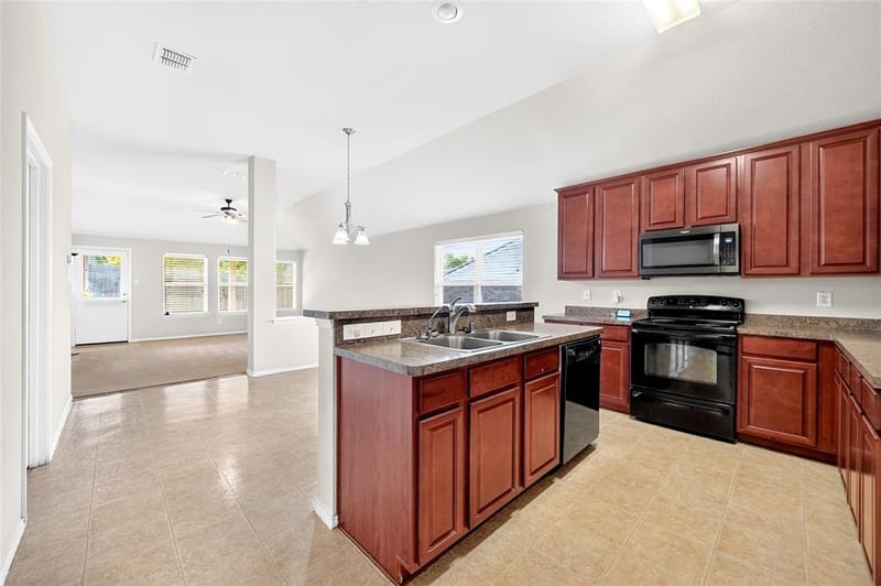 8448 Little Fawn Lane, Dallas TX 75249 - Photo 10