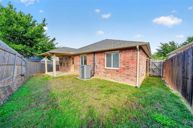 8448 Little Fawn Lane, Dallas TX 75249 - Photo 35