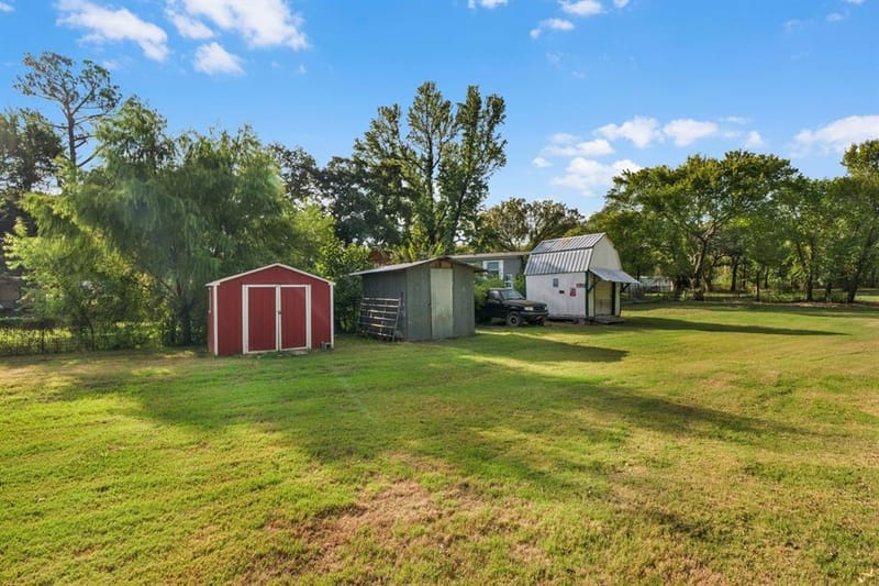 702 Monticello Drive, Springtown TX 76082 - Photo 27