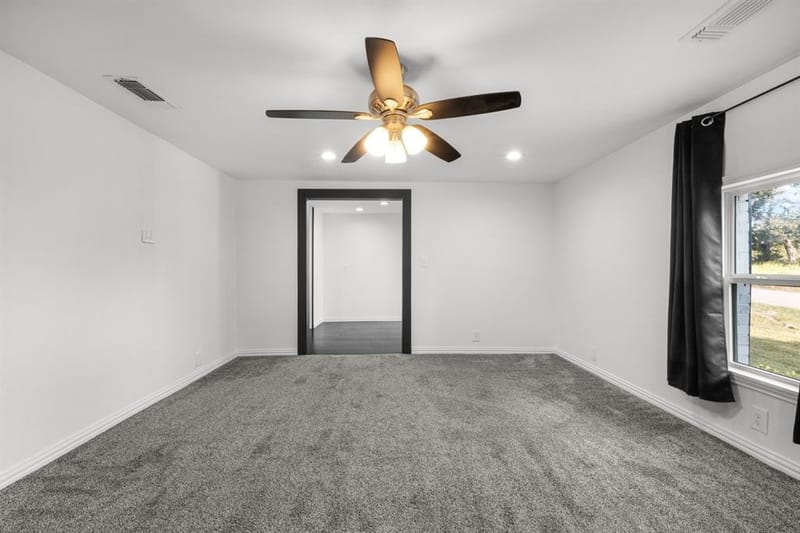702 Monticello Drive, Springtown TX 76082 - Photo 8