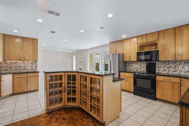 15721 mapleview, Dallas TX 75248 - Photo 12