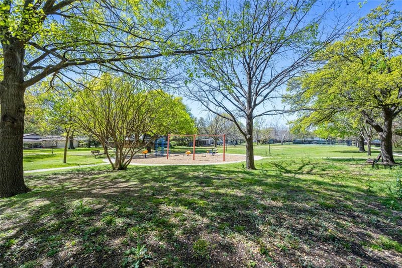 15721 mapleview, Dallas TX 75248 - Photo 36