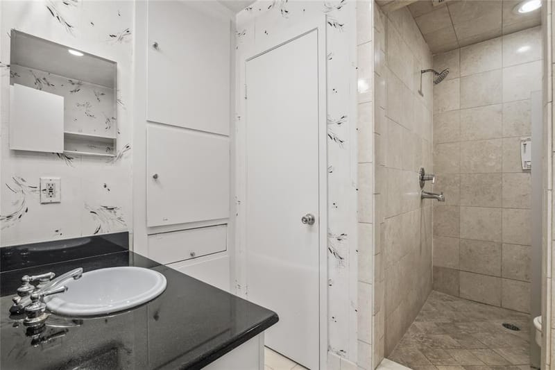 15721 mapleview, Dallas TX 75248 - Photo 24