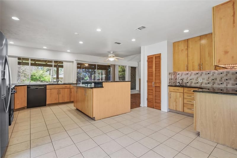 15721 mapleview, Dallas TX 75248 - Photo 11
