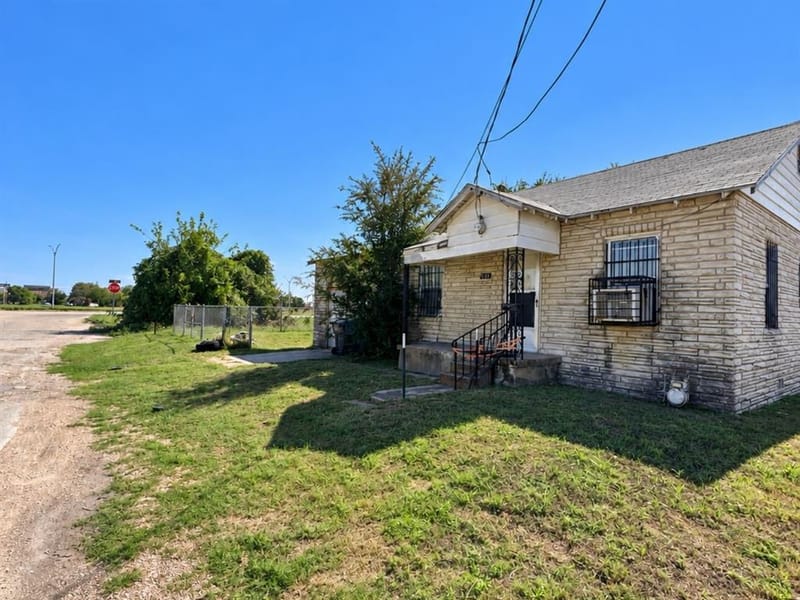 207 E Church Street, Waco TX 76704 - Photo 2