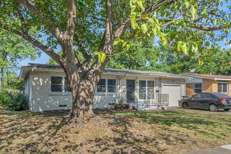 9621 Rustown Drive, Dallas TX 75228 - Photo 2