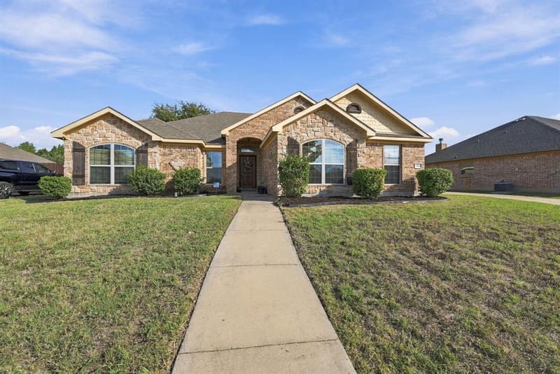 913 Sage Meadow Drive, Glenn Heights TX 75154