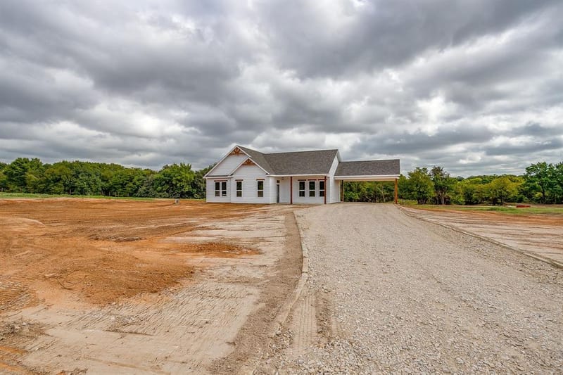 1024 RAYS Way, Weatherford TX 76085