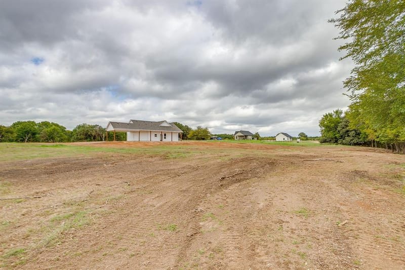1024 RAYS Way, Weatherford TX 76085 - Photo 33