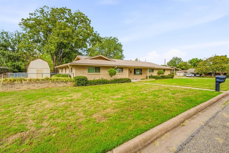 2190 N Woodland Street, Stephenville TX 76401 - Photo 4