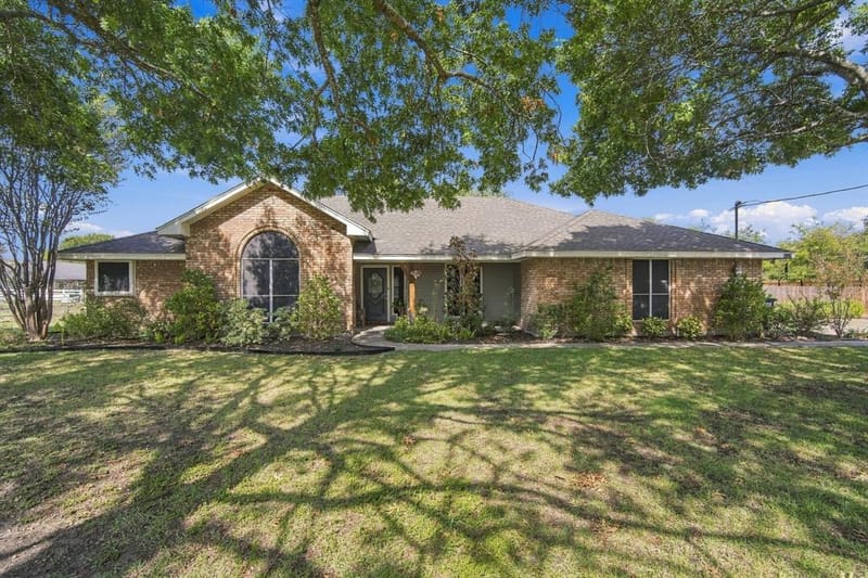 819 Nokomis Circle, Lancaster TX 75146 - Photo 10