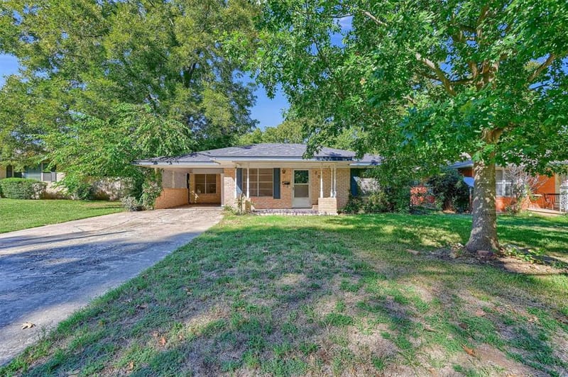 205 N Union Street, Whitesboro TX 76273 - Photo 2