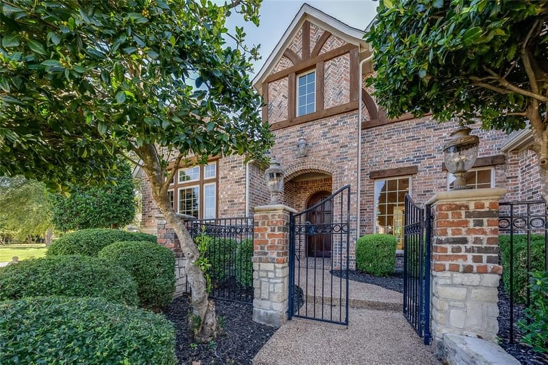 6705 Thorntree Drive, McKinney TX 75072 - Photo 3