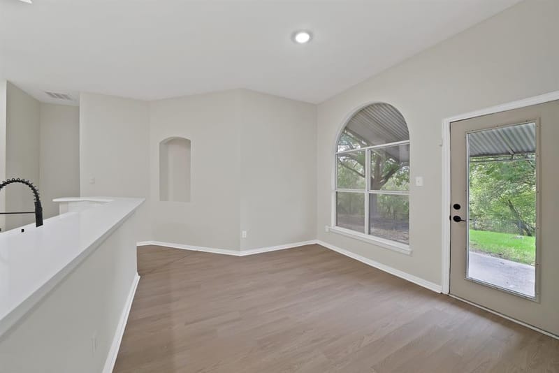 5776 Falcon Ridge Court, Haltom City TX 76137 - Photo 16
